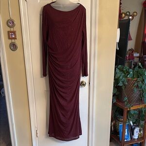 Elegant Burgundy Long Sleeve Dress